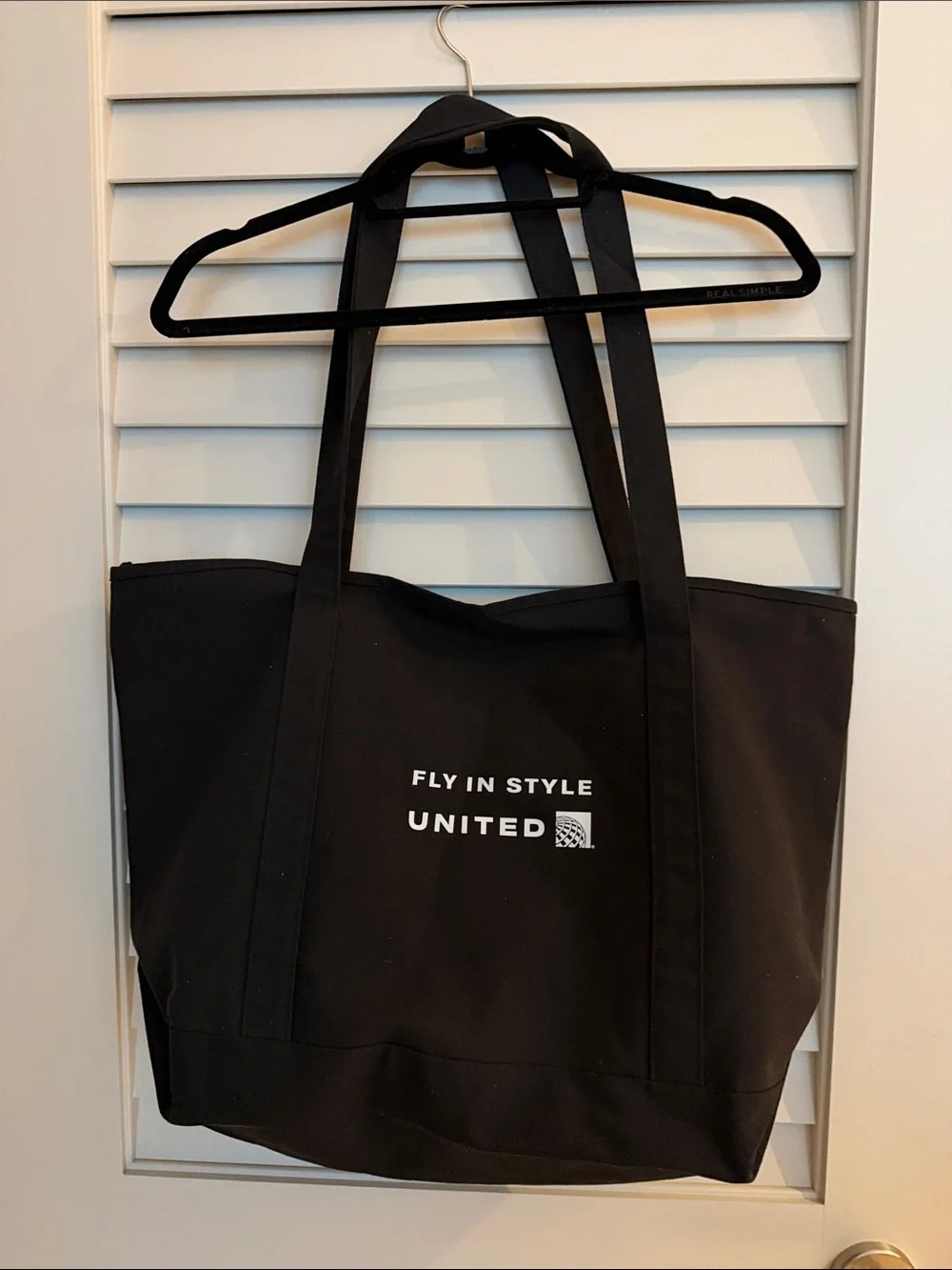 N/A black canvas